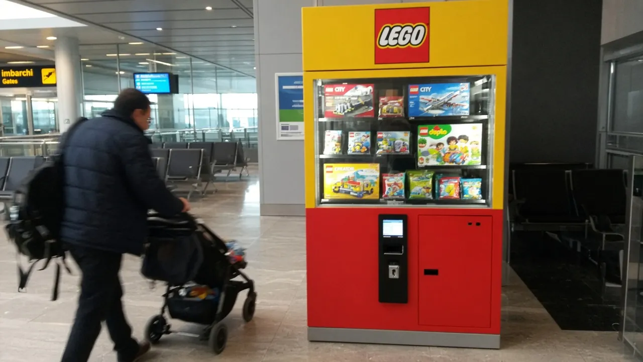 Distributore automatico LEGO: guida a set, minifigure e polybag in vending